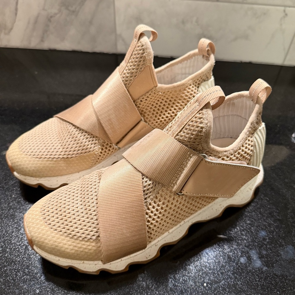Sorel Kinetic Mesh Mid Top Sneakers